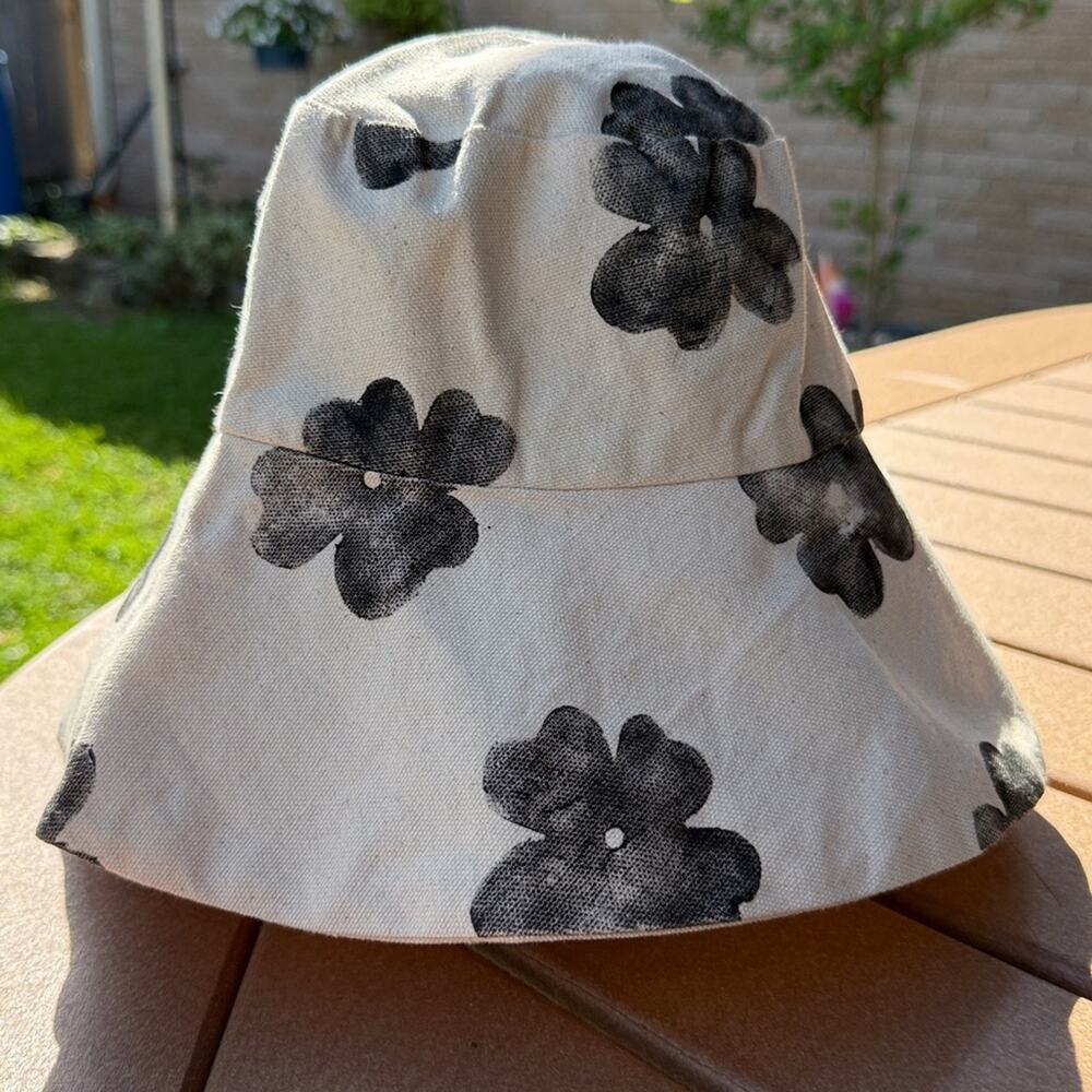 Day Camp Day Traveler Cream & Black Bucket Hat NWT - Picture 2 of 7